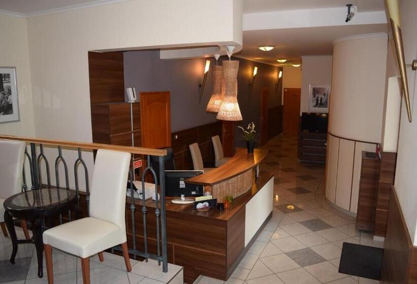 ホテル Natural Panzió