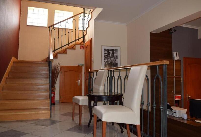 ホテル Natural Panzió