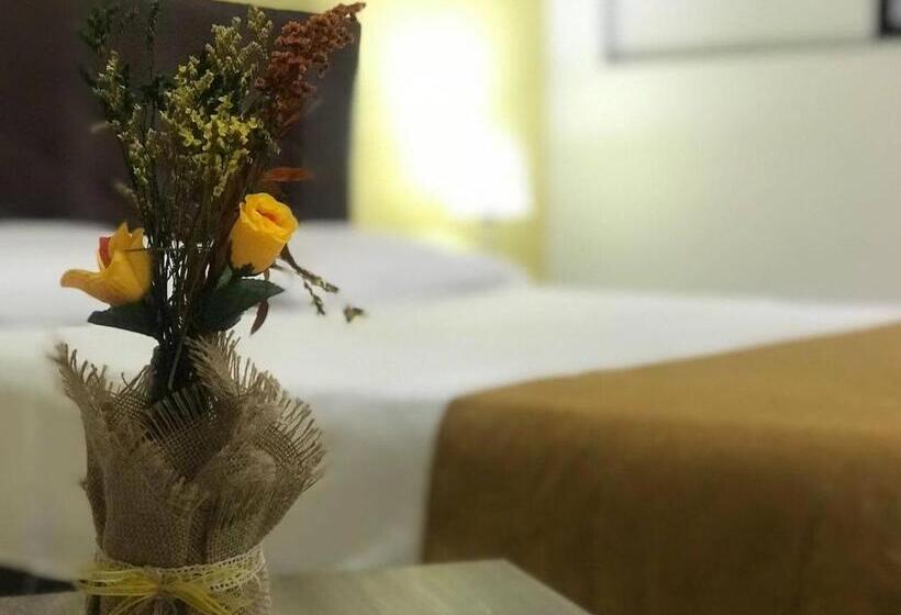 هتل Parque Del Perro