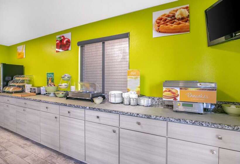 Отель Quality Inn & Suites Metropolis I24