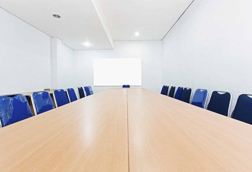 호텔 Reddoorz Plus @ Jalan Pemuda Jakarta