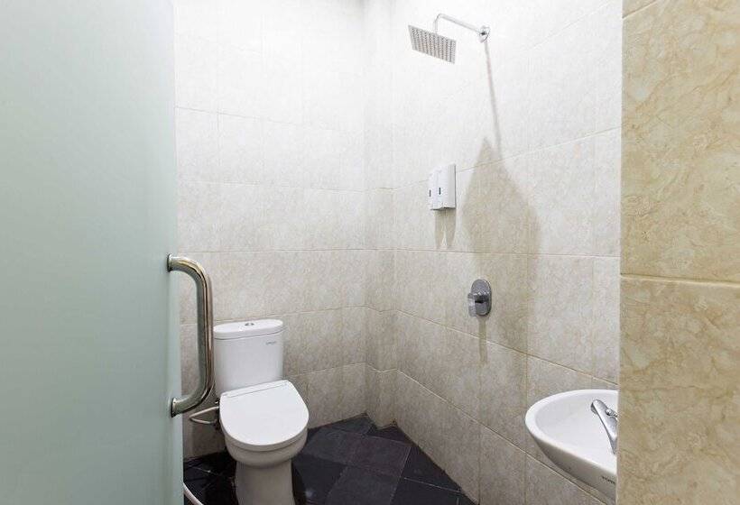 호텔 Reddoorz Plus @ Jalan Pemuda Jakarta