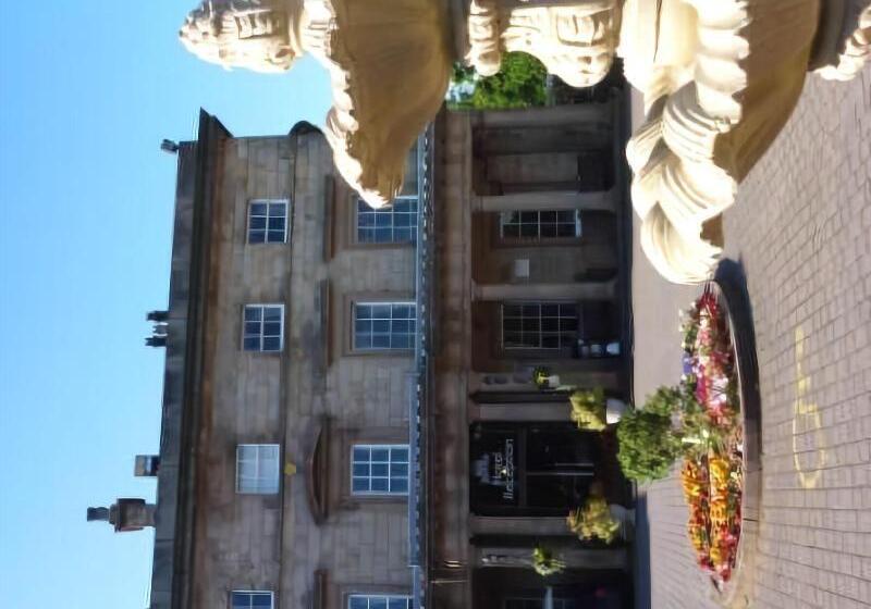 Shaw Hill Hotel Golf And Country Club