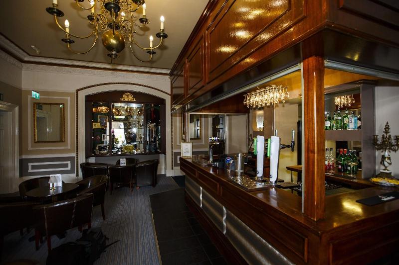 Shaw Hill Hotel Golf And Country Club