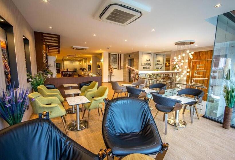 호텔 The Three Hat Yai