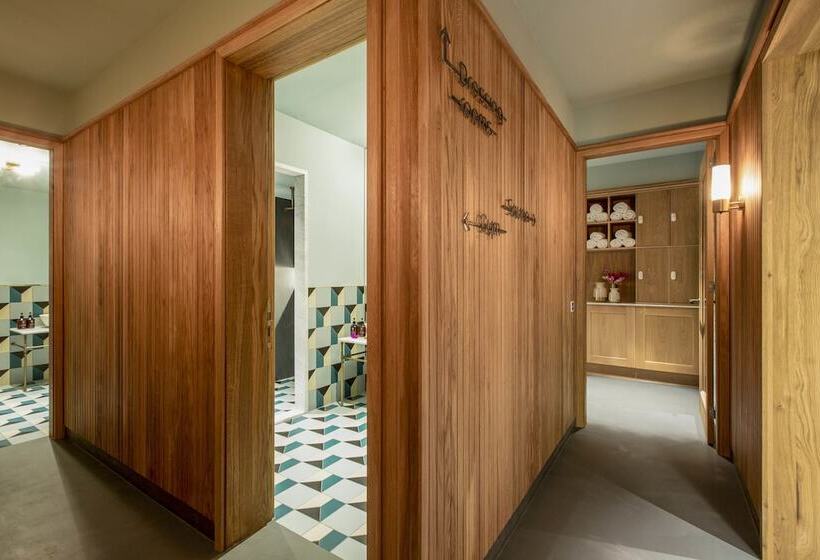 فندق The July   Twenty Eight