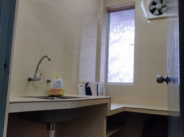 Kpw At Royal Lily Apartment