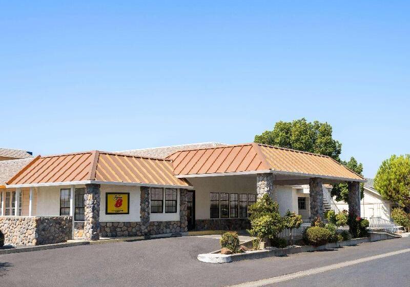 فندق على الطريق Super 8 By Wyndham Dunnigan