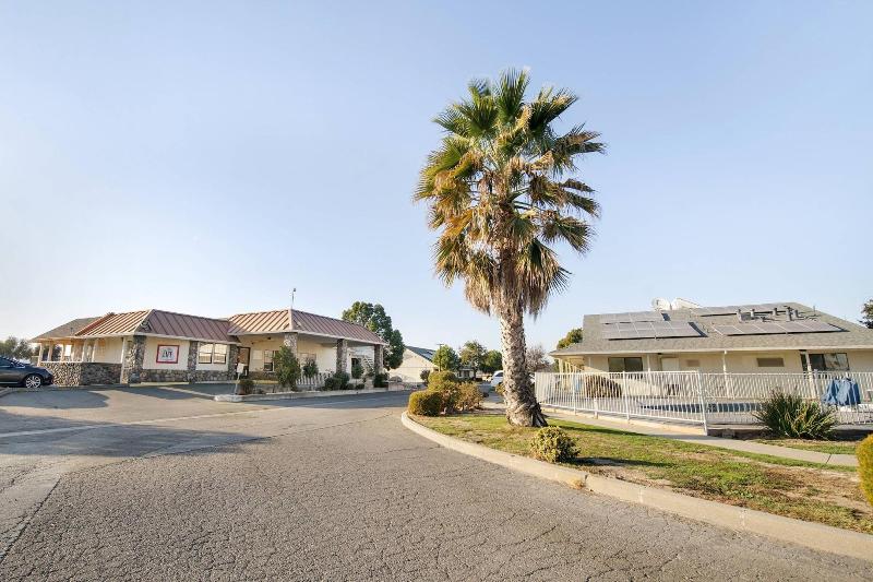 فندق على الطريق Super 8 By Wyndham Dunnigan