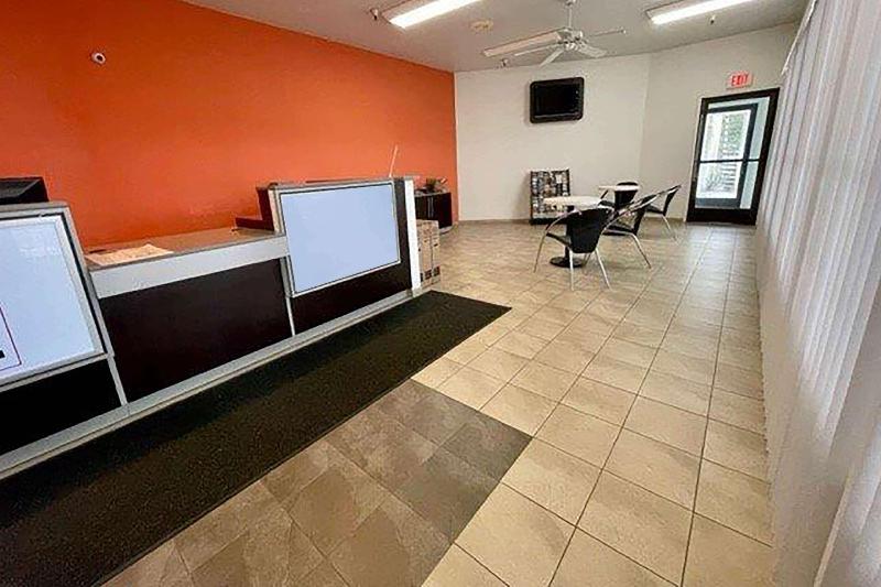 فندق على الطريق Super 8 By Wyndham Dunnigan