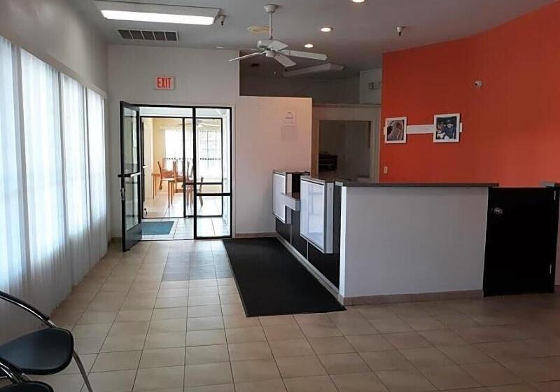 فندق على الطريق Super 8 By Wyndham Dunnigan