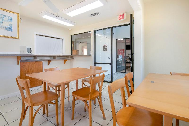 فندق على الطريق Super 8 By Wyndham Dunnigan