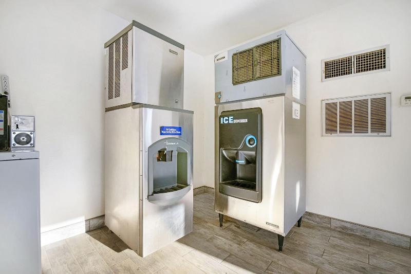 فندق على الطريق Super 8 By Wyndham Dunnigan