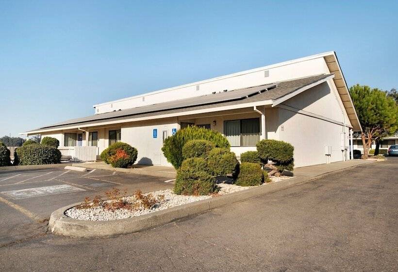 فندق على الطريق Super 8 By Wyndham Dunnigan