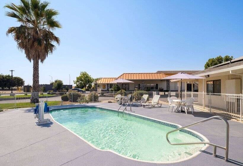 فندق على الطريق Super 8 By Wyndham Dunnigan