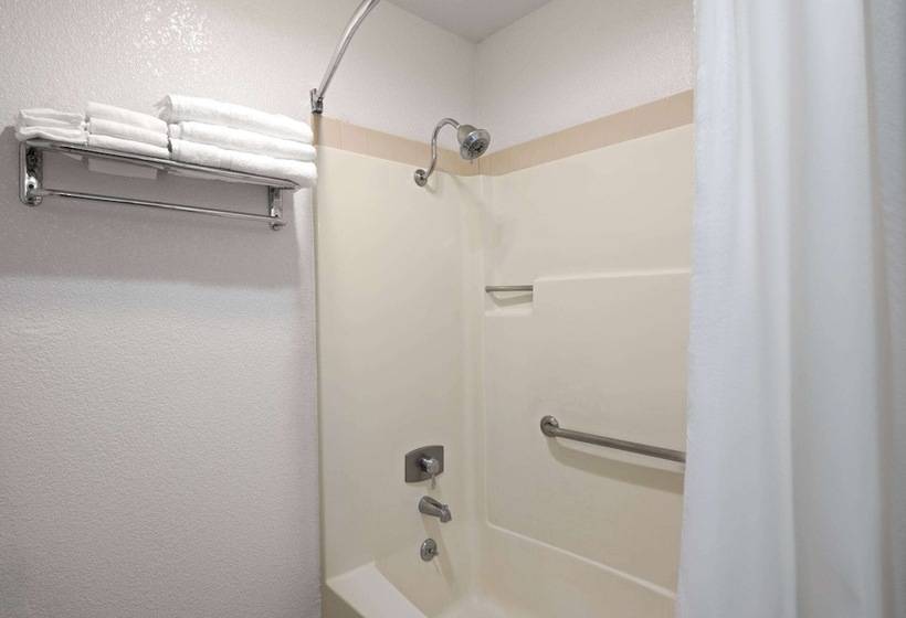 فندق على الطريق Super 8 By Wyndham Dunnigan