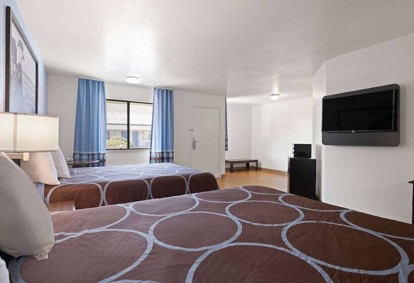 فندق على الطريق Super 8 By Wyndham Dunnigan