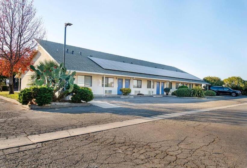 فندق على الطريق Super 8 By Wyndham Dunnigan