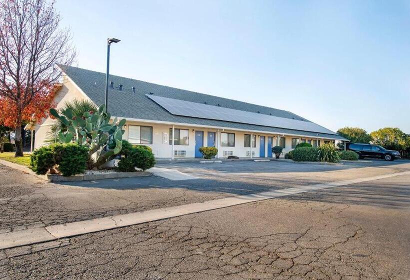 فندق على الطريق Super 8 By Wyndham Dunnigan