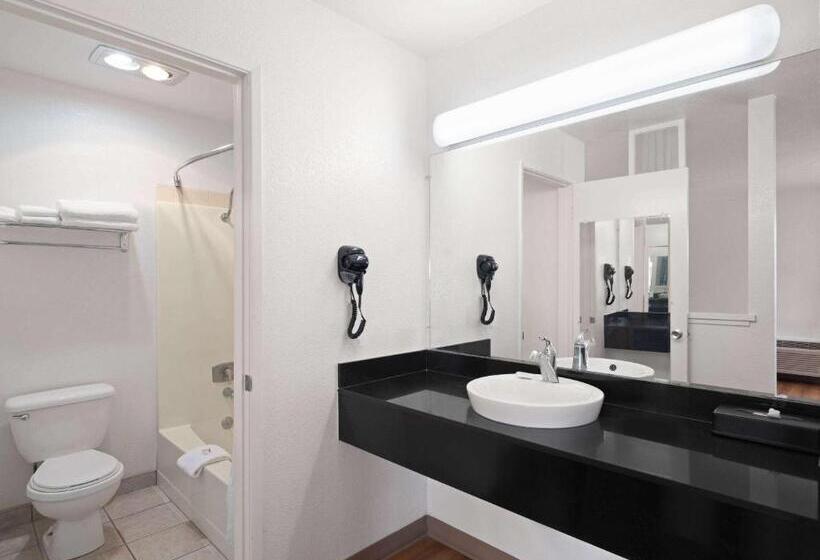 فندق على الطريق Super 8 By Wyndham Dunnigan