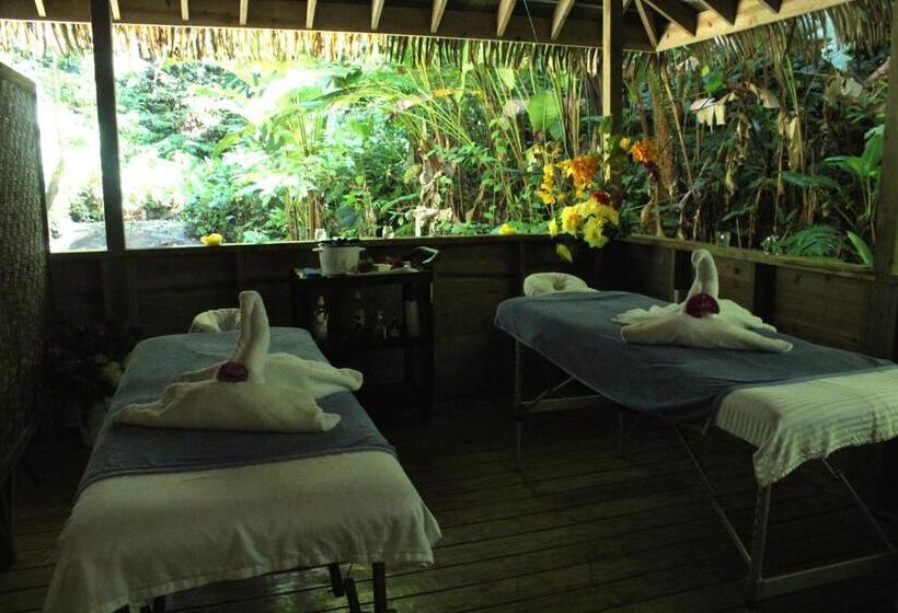 Red Frog Beach Island Resort