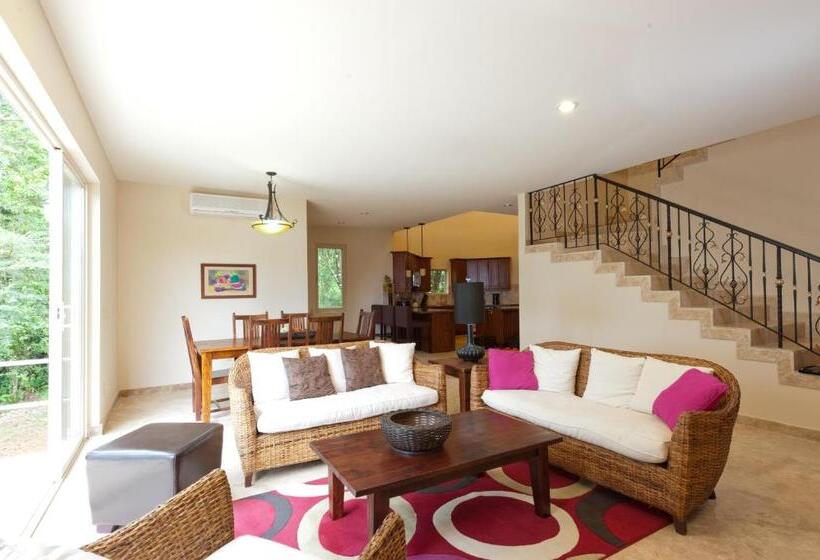 Red Frog Beach Island Resort