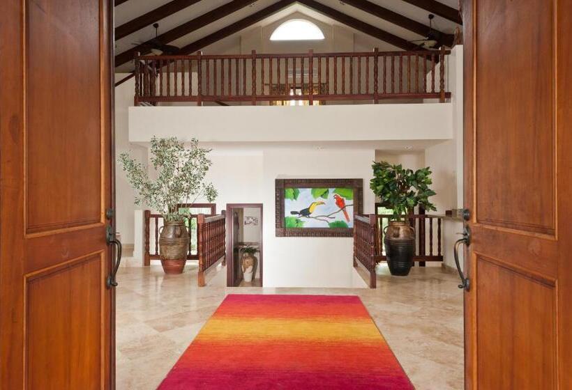 Red Frog Beach Island Resort