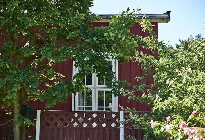 Rønne Vandrerhjem   Hostel