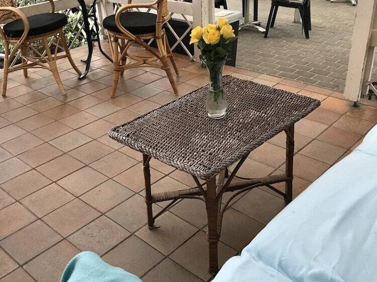 Rønne Vandrerhjem   Hostel