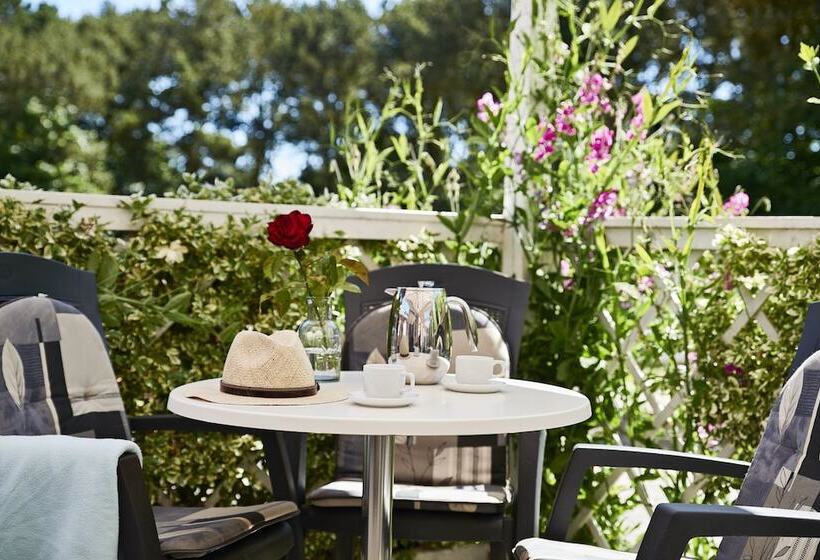 Rønne Vandrerhjem   Hostel