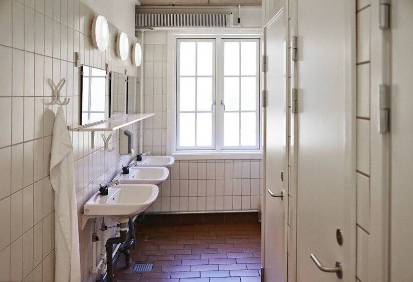 Rønne Vandrerhjem   Hostel