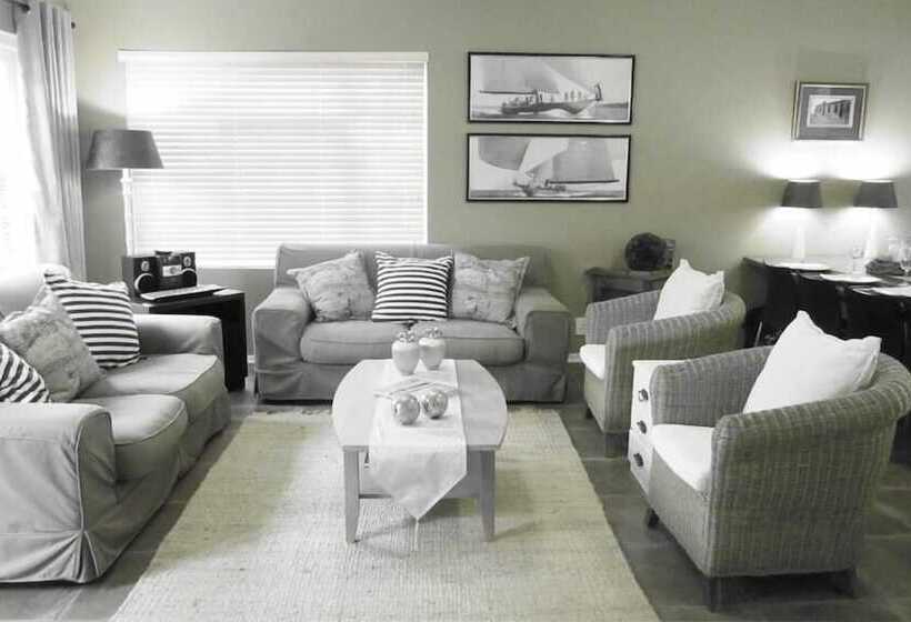 16 On Main Arniston Pet Friendly