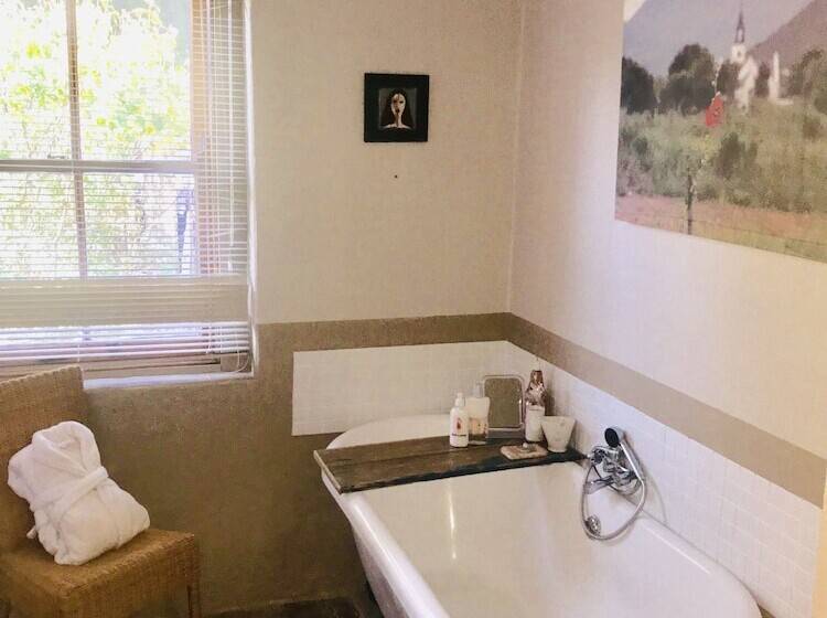 مبيت وإفطار The Ibis Lounge