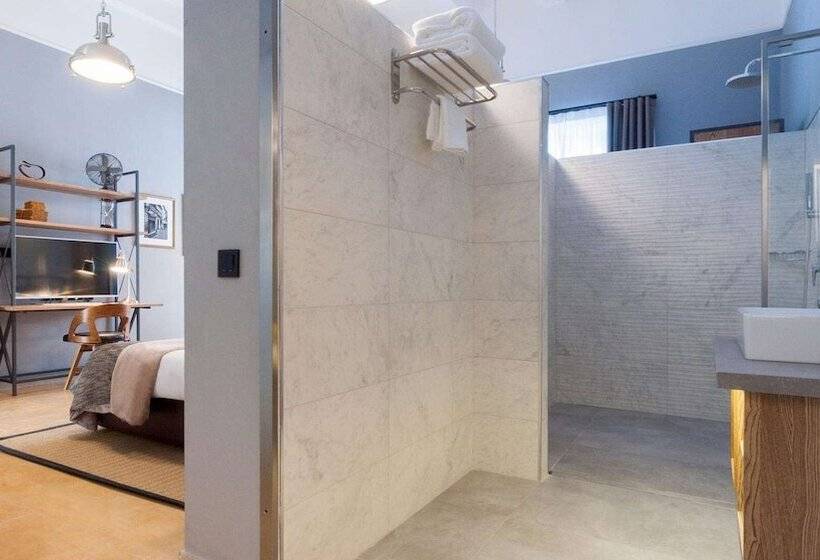 هتل Ax The Saint John