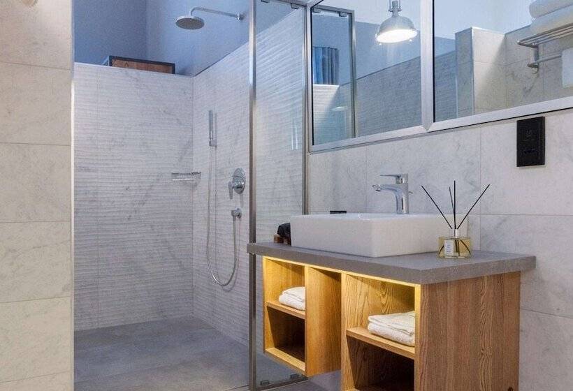 هتل Ax The Saint John