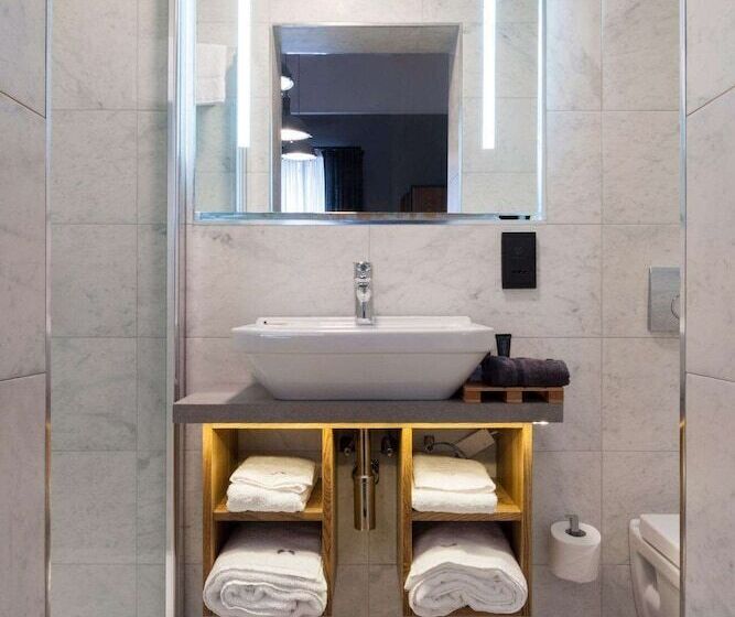 هتل Ax The Saint John