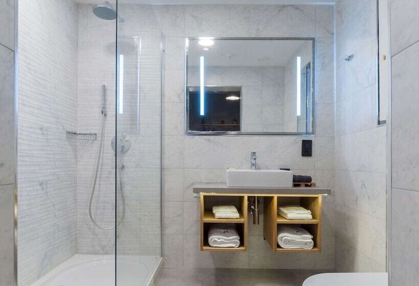 هتل Ax The Saint John