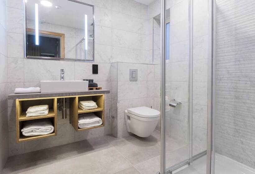 هتل Ax The Saint John