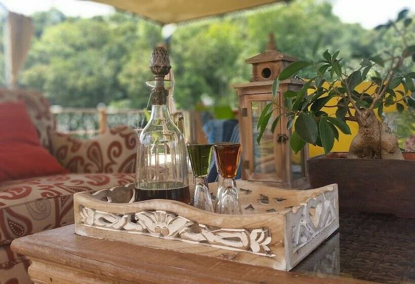 בית מלון כפרי Bambuu Lakeside Lodge