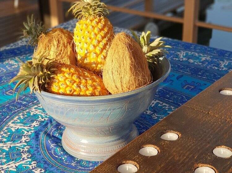 בית מלון כפרי Bambuu Lakeside Lodge