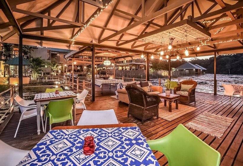 בית מלון כפרי Bambuu Lakeside Lodge