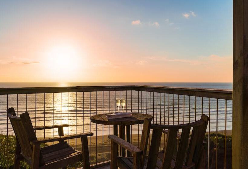 Отель Castaways Resort