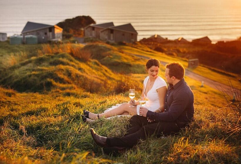 هتل Castaways Resort