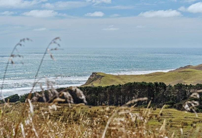 Отель Castaways Resort