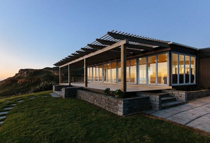 Отель Castaways Resort