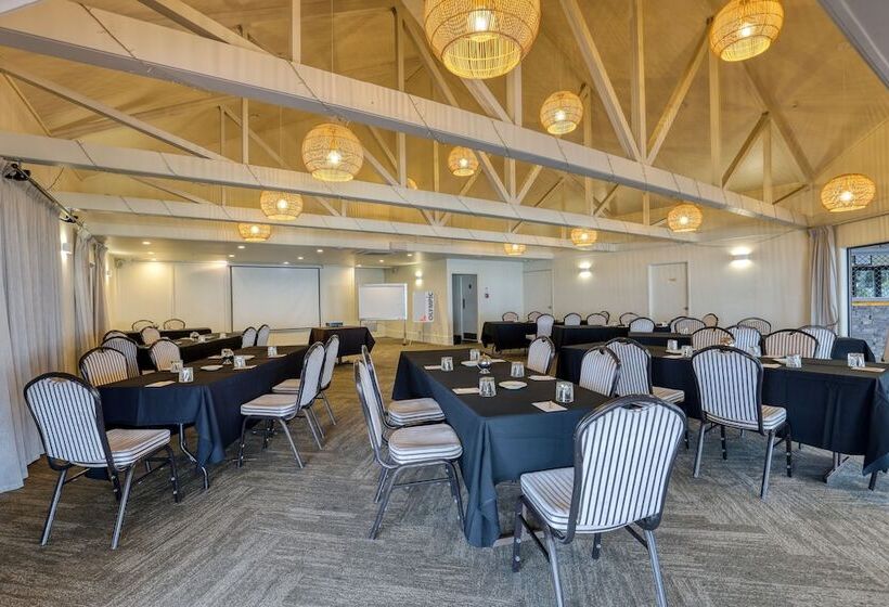 Отель Castaways Resort