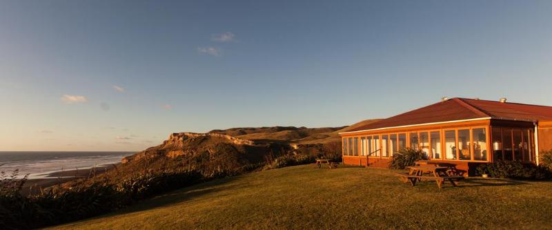 هتل Castaways Resort