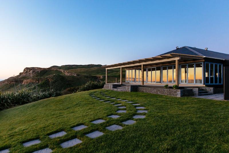 Отель Castaways Resort