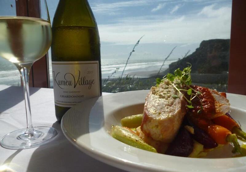 Отель Castaways Resort