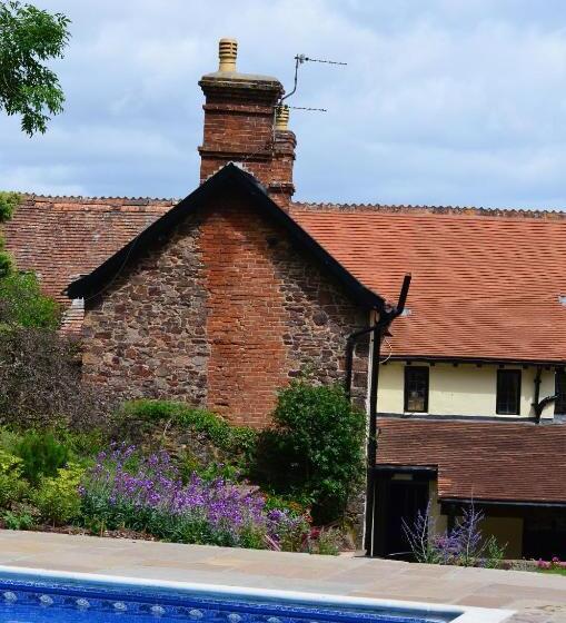 Castle Of Comfort Hotel & Restaurant